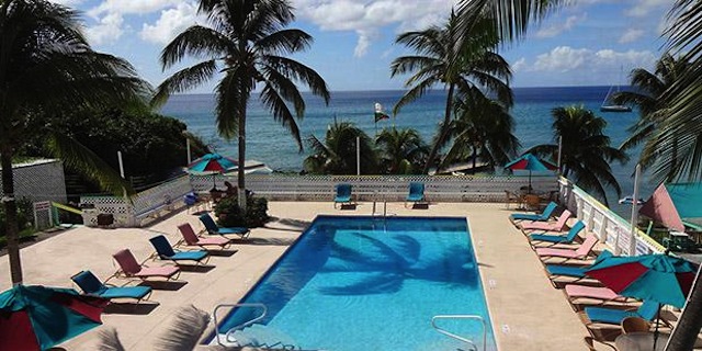 Gorgeous view of the pool