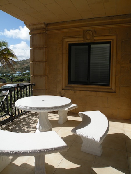 Balcony with outside seatin