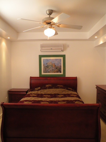 Bedroom with queen size bed